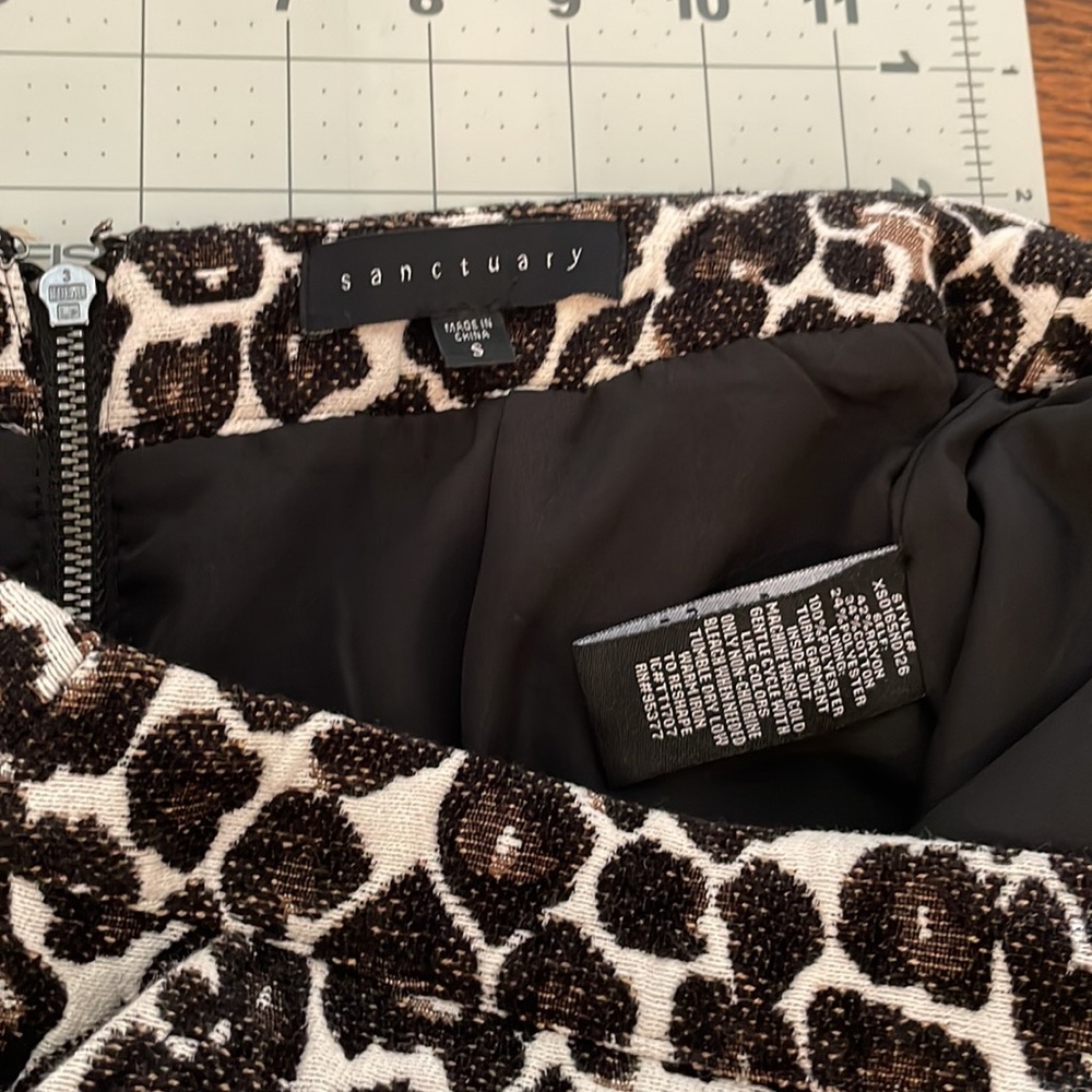 Sanctuary leopard print mini skirt. - Picture 6 of 6